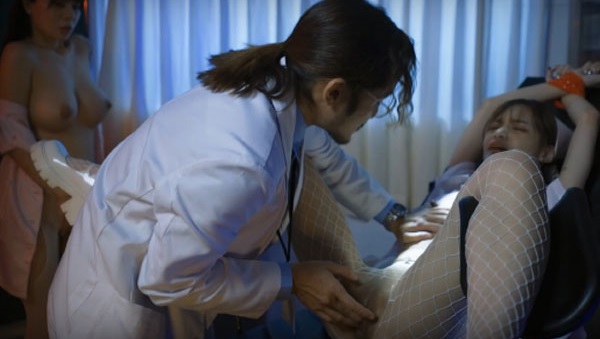 Địt nhau với y tá trưởng trong đêm dâm đãng